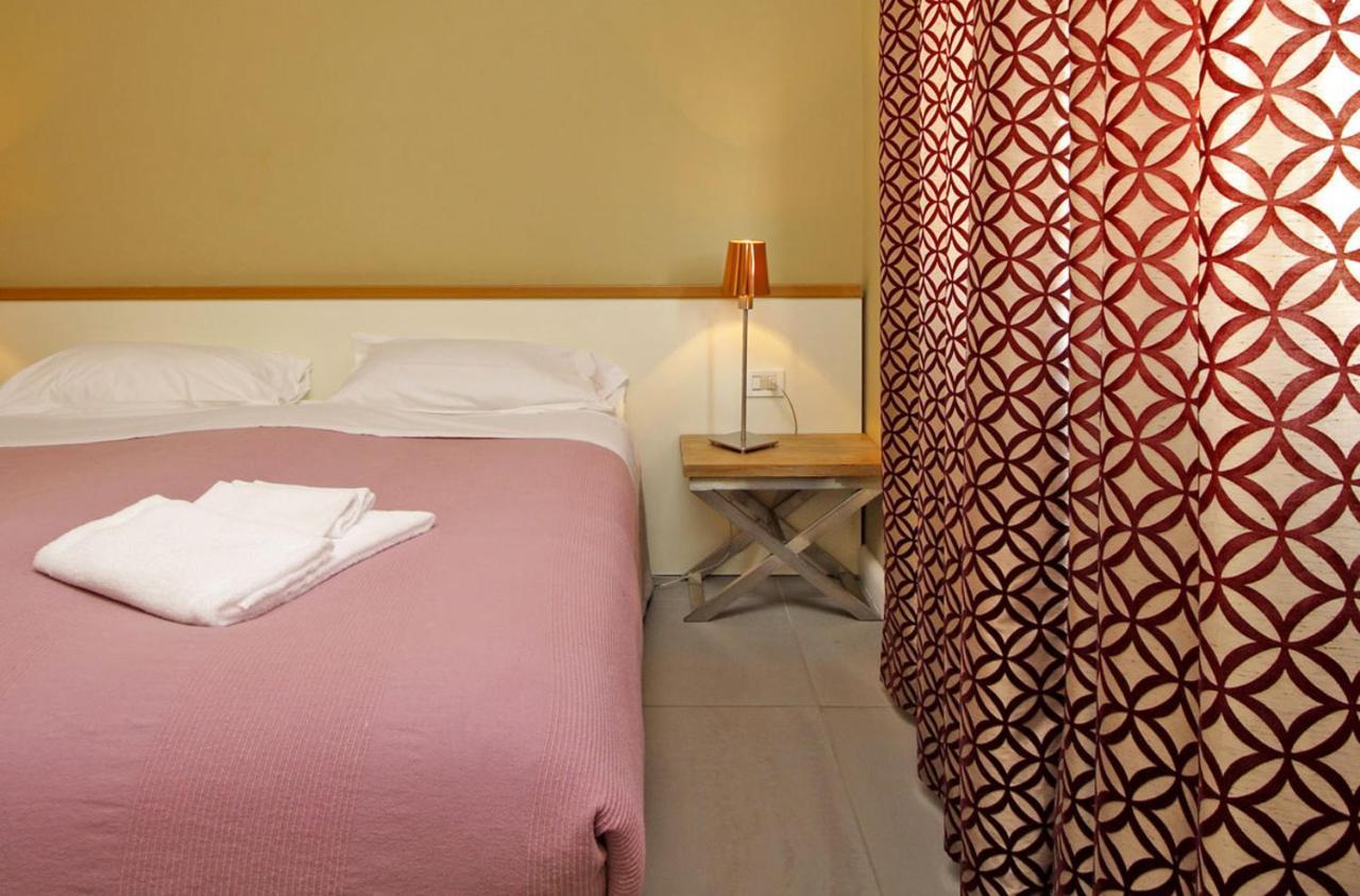 Standard Double or Twin Room,723921502:JPEG